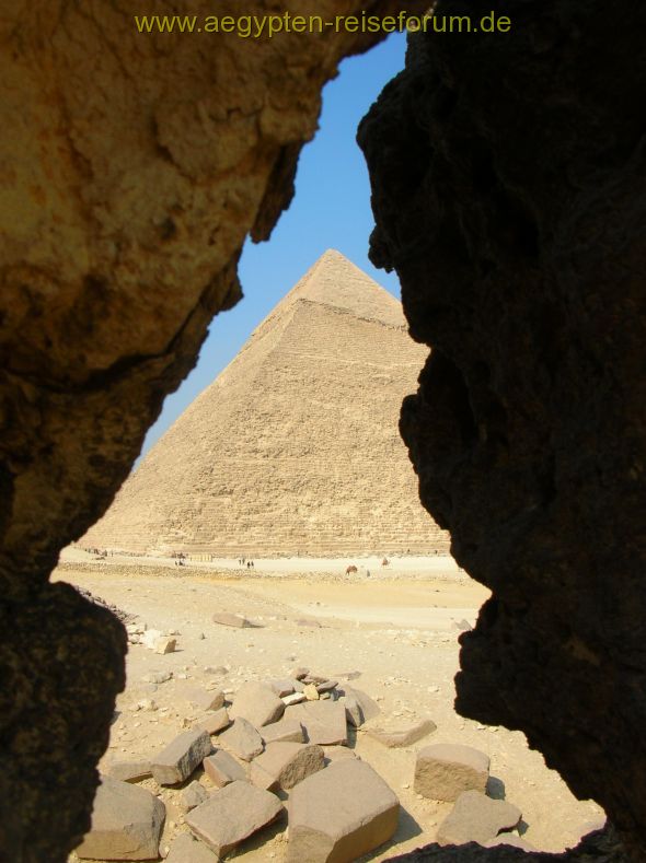 grosses Loch und kleine Pyramide ;-)