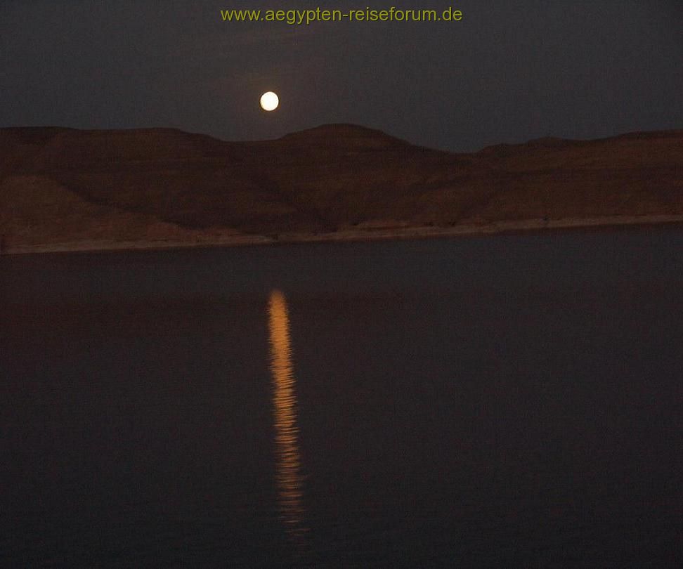 Mond über dem Nassersee