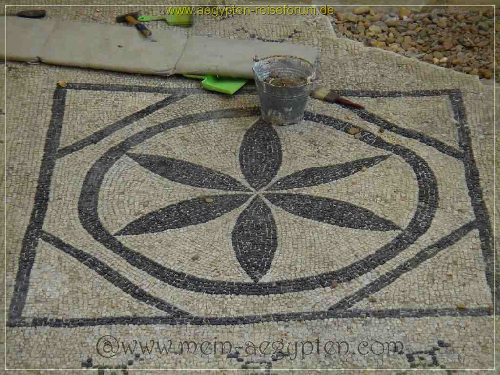 Mosaikfussboden in einer Villa hinter den römischen Kom el Dikka Theater in Alexandria