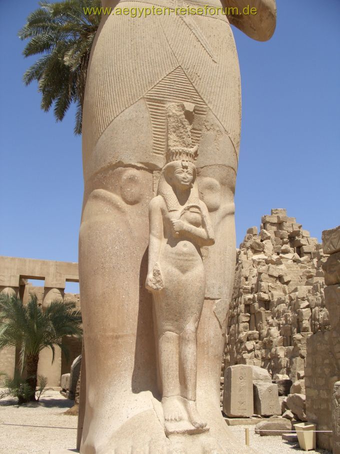 Meritamun  ( mit ihrem Vater Ramses II )