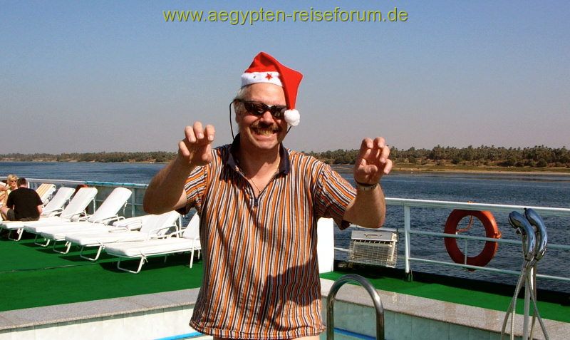 Sexy Weihnachtsmann auf dem Nil :D