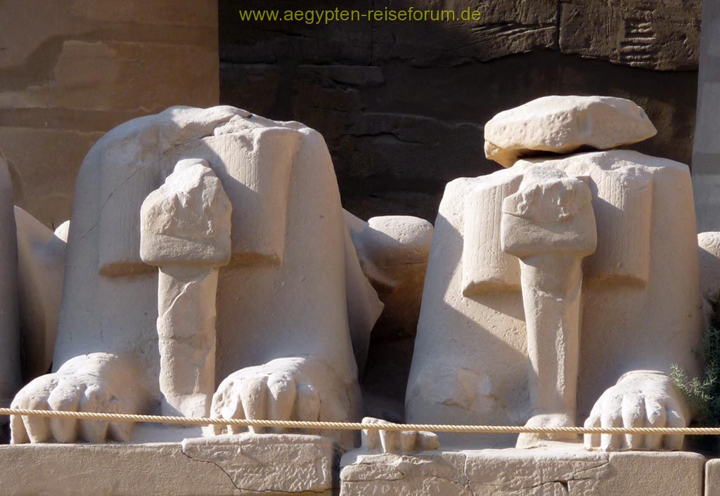 doppelte Kopflosigkeit in Karnak
