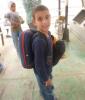 ägyptischer Junge auf dem Weg zur Schule