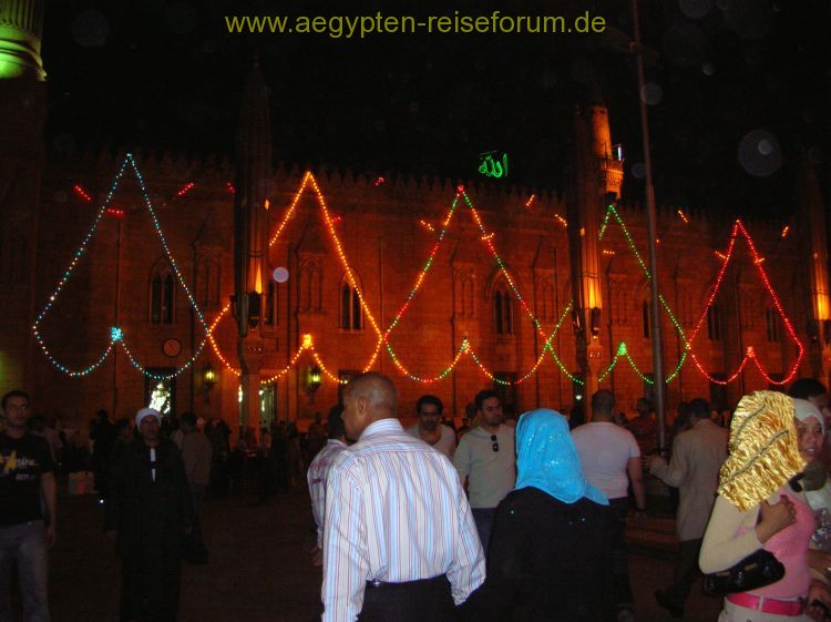 Hussein Moschee in Kairo bei Nacht