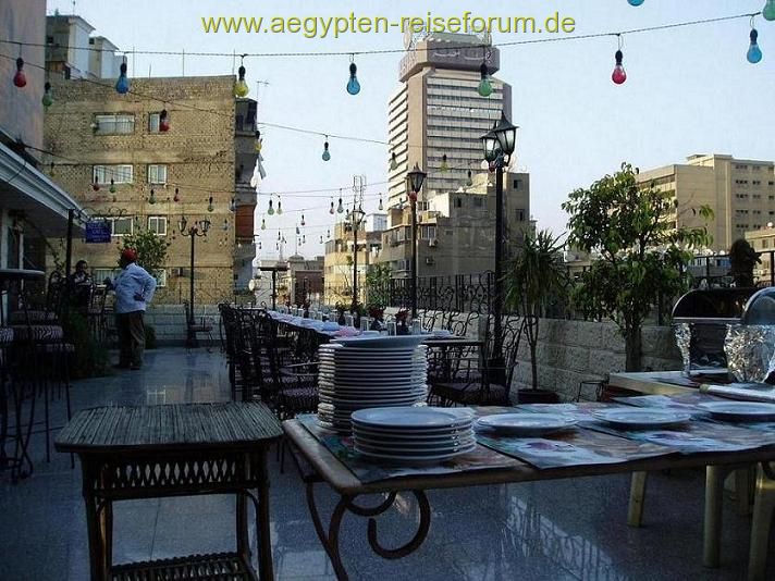 Beleuchtung auf der Dachterrasse des Happy City Hotels, Kairo