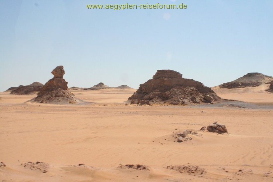 Skulpturen im Sand