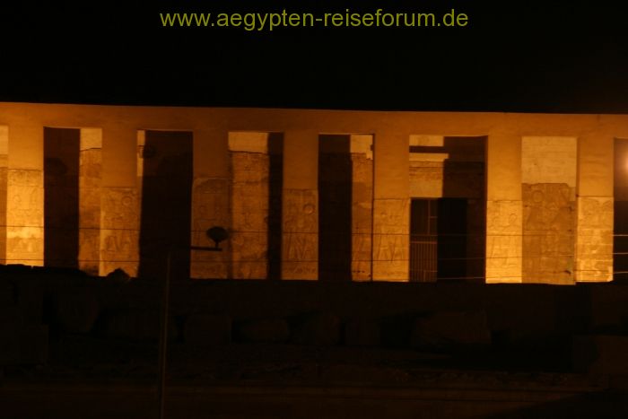 Abydos - eher ein seltener Anblick bei Nacht