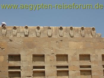 Schlangen bei der Djoser-Pyramide