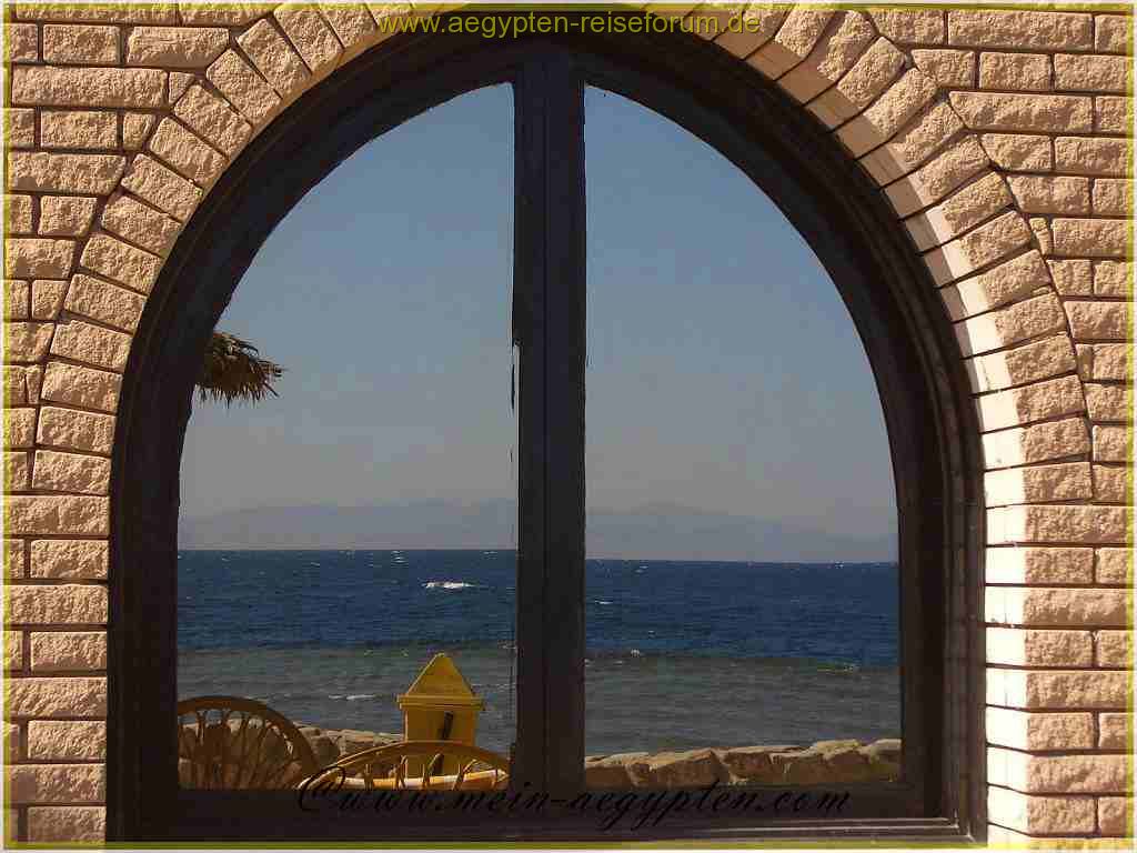 Spiegelung im Fensterglas - Dahab