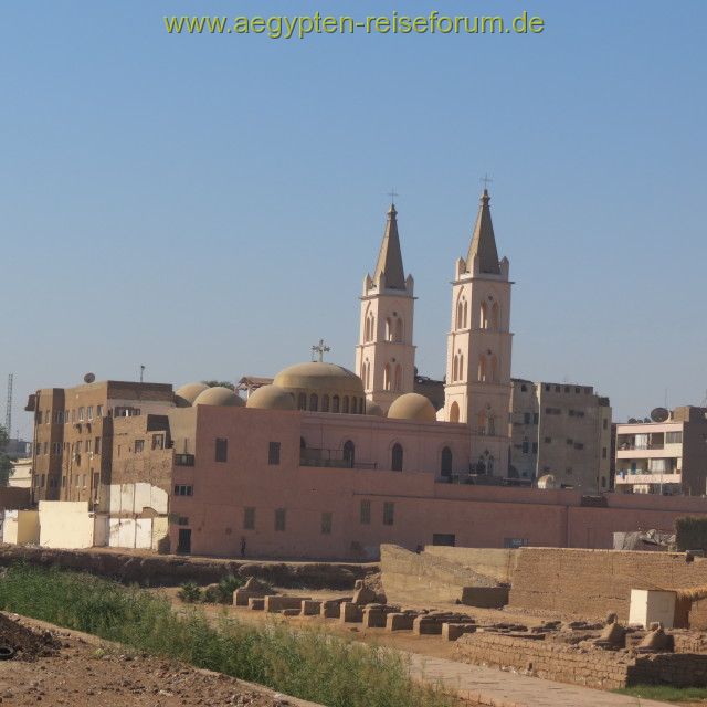 Koptische Kirchtürme in Luxor