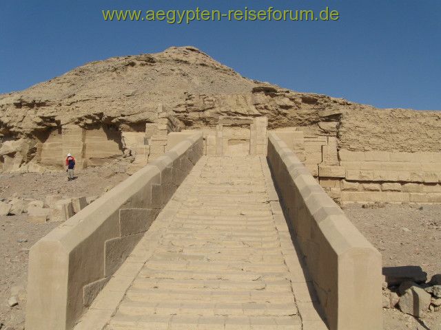 Treppe zu dem Tempel in El Kab