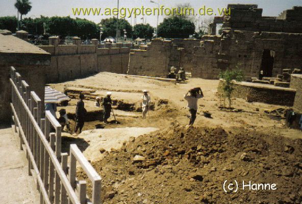 Arbeiten am Luxor-Tempel