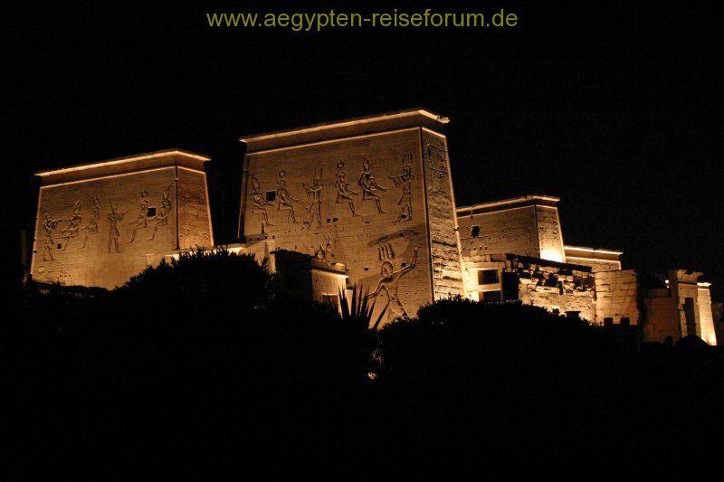 Isis Tempel bei Nacht
