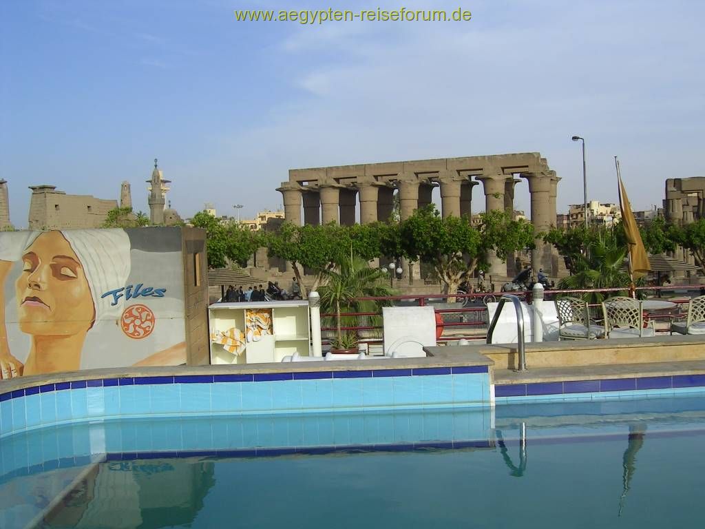 Nilschiff vor Anker in Luxor