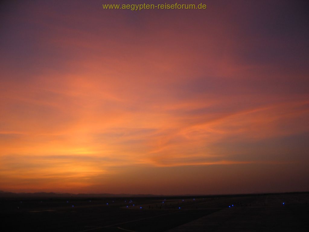 Der Himmel über dem Flughafen Marsa Alam