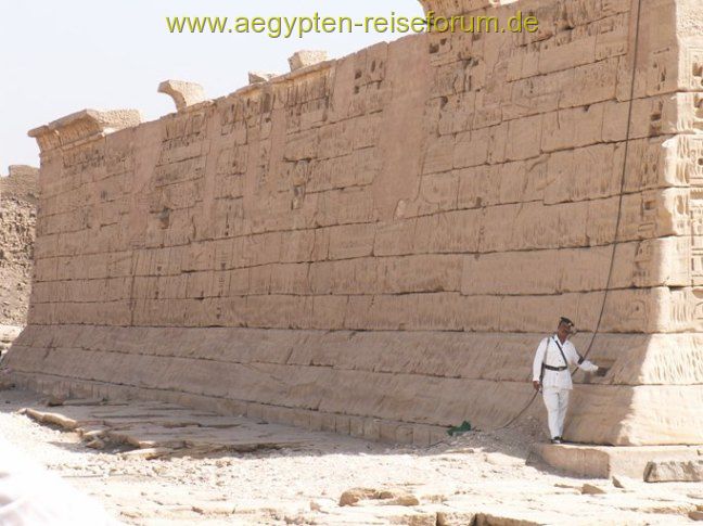 Medinet habu von hinten!