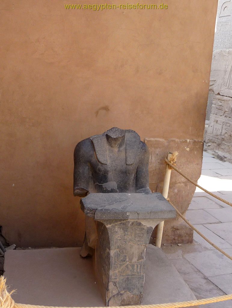 kopflos im Karnak-Tempel